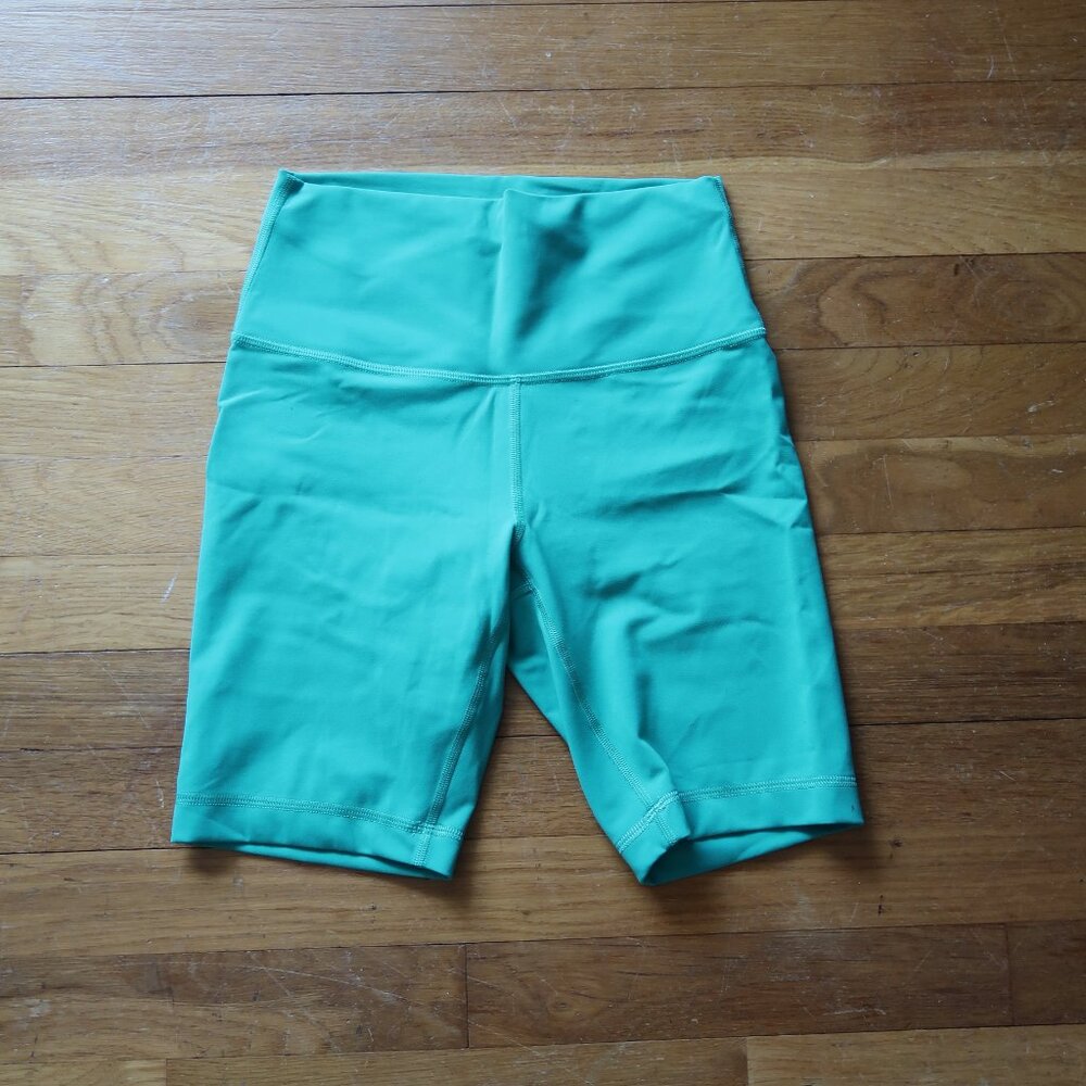 Lululemon Wunder Train High Rise Short 8" in Teal Lagoon size 6